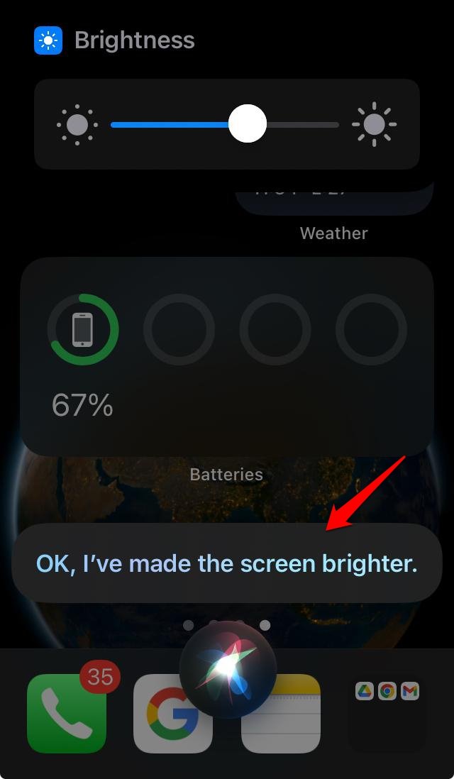 Отрегулируйте яркость экрана iPhone, используя Siri